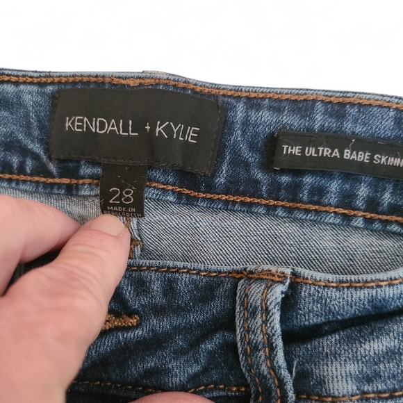Kendall + Kylie The Ultra Babe Skinny Jeans EUC - Picture 5 of 10